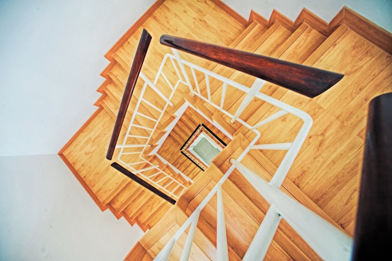 3 MUST KNOW TIPS FOR INSTALLING HAND RAILS